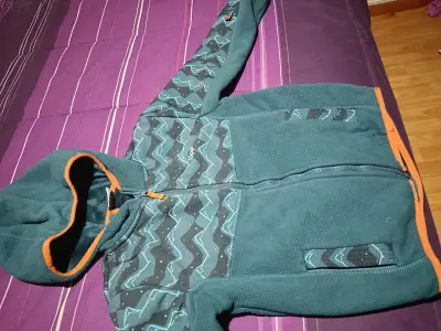 Polerón verde con capucha talla 8 $4000 - miniatura 1