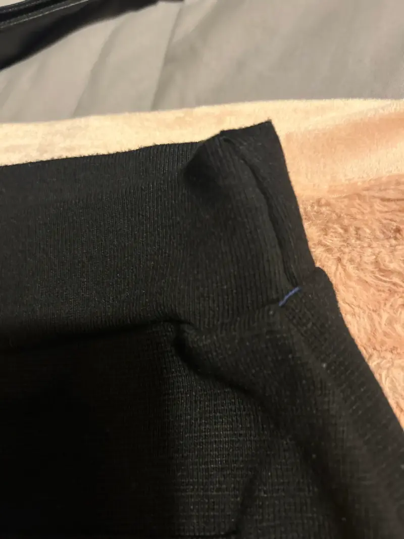 Pantalones negros con botones dorados - 2