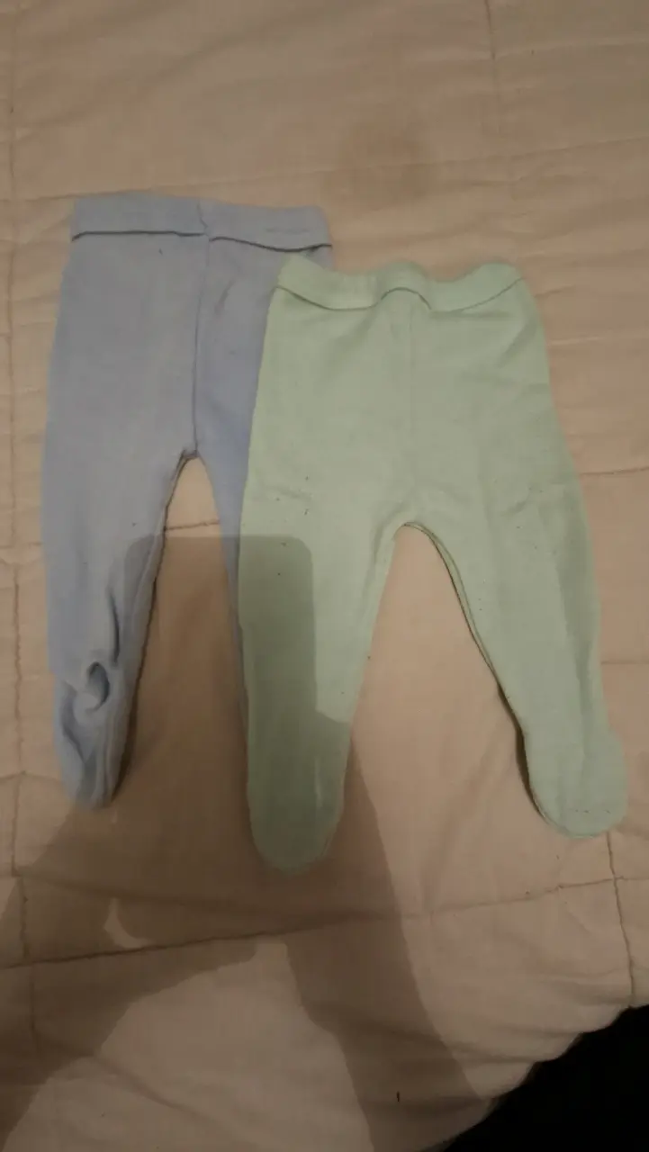 Pantalones de bebé azul y verde