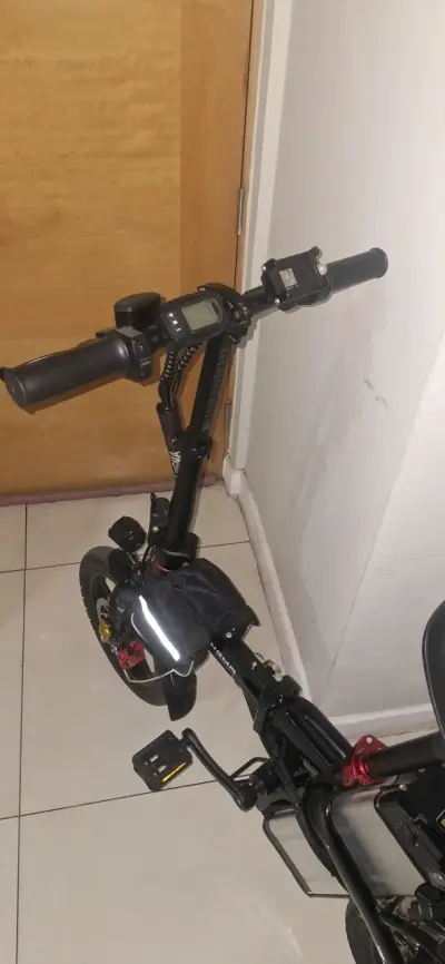 Scooter eléctrico plegable negro - miniatura 1