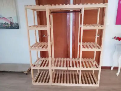 Estante de madera para ropa - miniatura 1