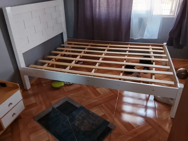 Estante de madera para ropa - 2