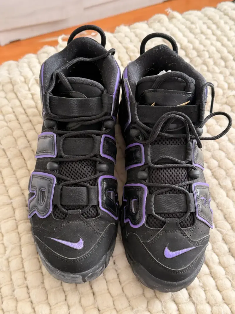 Zapatillas deportivas negras y moradas - 2