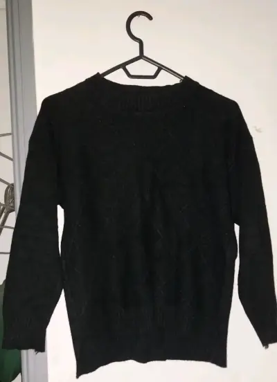 Suéter negro de lana - miniatura 1