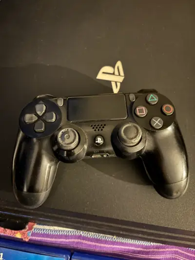 Consola PS4 Pro 1tb con juegos y control - miniatura 2