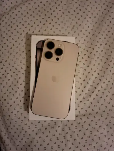 iPhone 16 Pro  dorado poco uso - miniatura 1