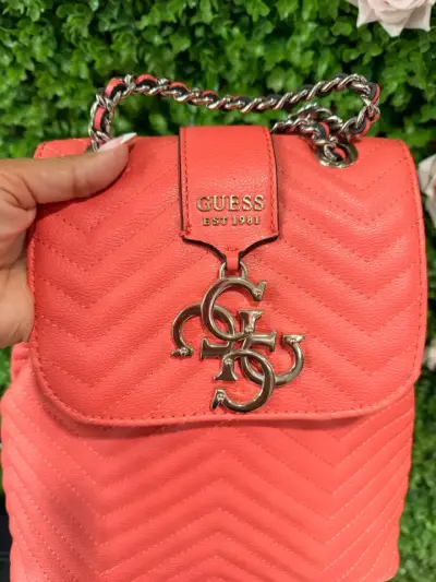 Mochila Guess roja cadena - miniatura 6