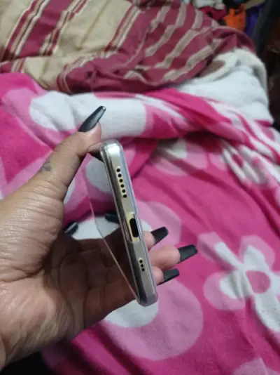 Smartphone Tecno Pova blanco - miniatura 2