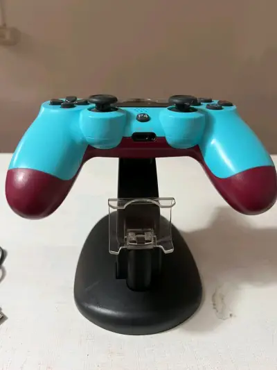 Consola PS4 con control azul - miniatura 4