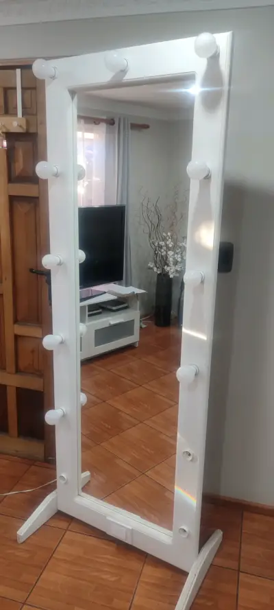 Espejo de pie con luces LED - miniatura 1
