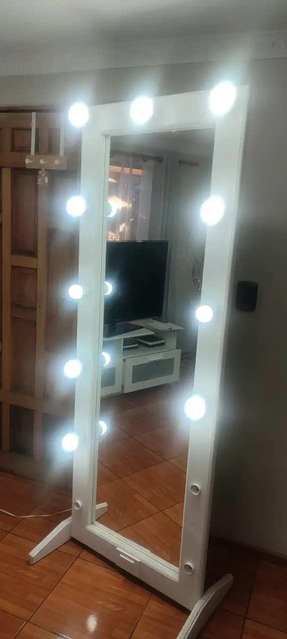 Espejo de pie con luces LED - 2