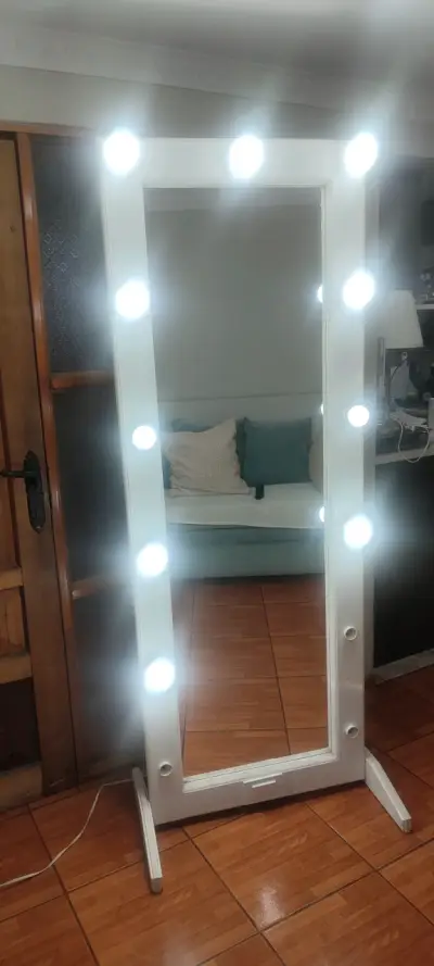 Espejo de pie con luces LED - miniatura 3
