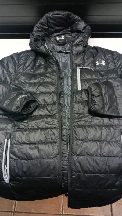 Chaqueta negra Under Armour - miniatura 1