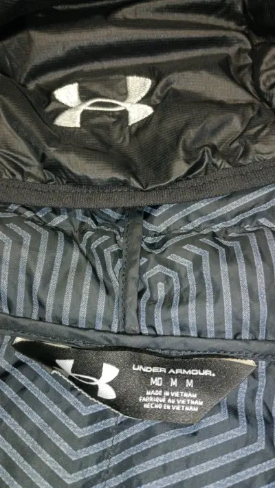 Chaqueta negra Under Armour - miniatura 2