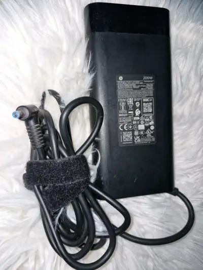 Cargador HP 200W con cable - miniatura 1