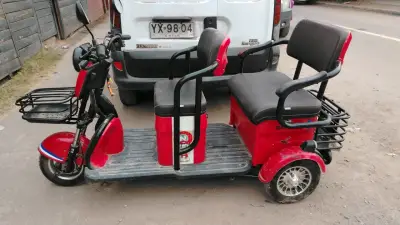 Triciclo eléctrico rojo - miniatura 3
