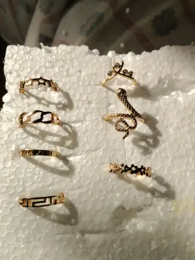 Set de anillos dorados variados - miniatura 1