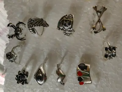 Set de anillos dorados variados - miniatura 4