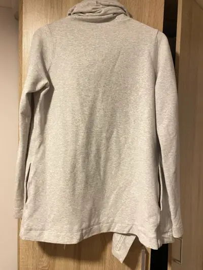 Lululemon plomo claro en buen estado - miniatura 2