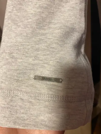 Lululemon plomo claro en buen estado - miniatura 3