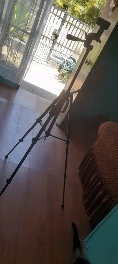 Trípode fotográfico nuevo - miniatura 3