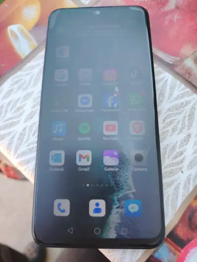 Smartphone con pantalla táctil - miniatura 1