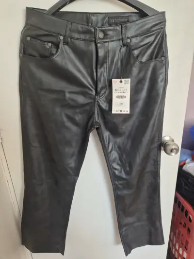Pantalones negros simil cuero Nuevos - miniatura 1