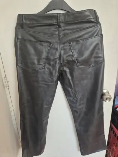 Pantalones negros simil cuero Nuevos - miniatura 2