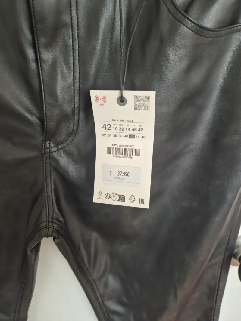 Pantalones negros simil cuero Nuevos - 4