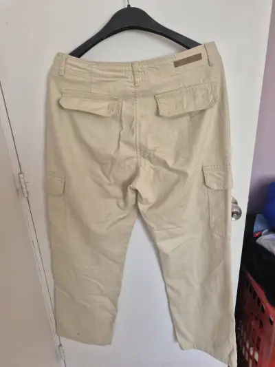 Pantalones cargo beige - miniatura 2