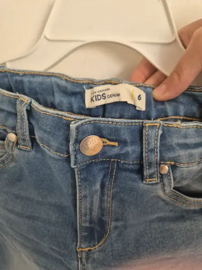 Jeans azules para niña - miniatura 2