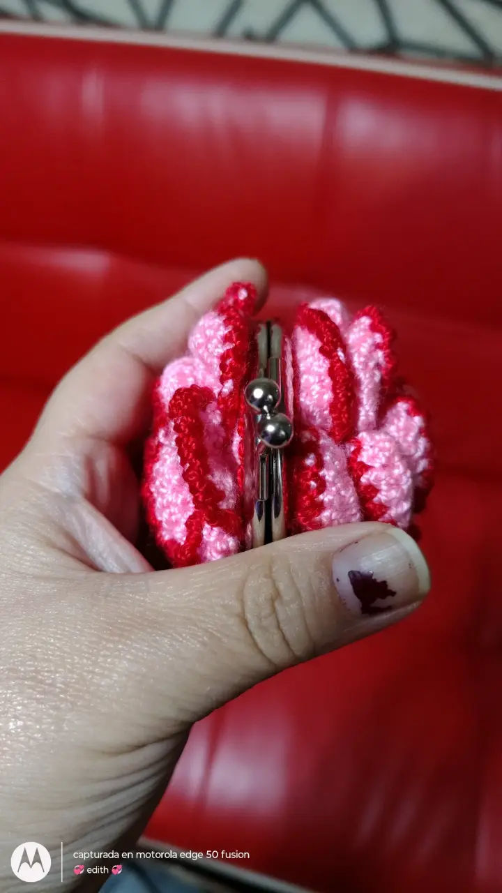 Monedero de crochet rojo y rosa - 2