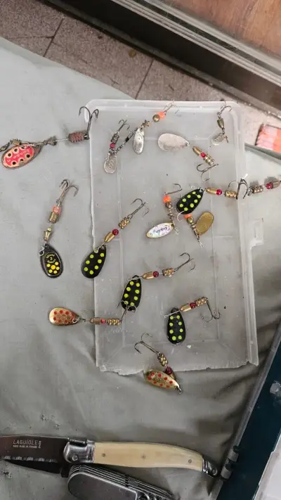 Set de señuelos de pesca variados - miniatura 5