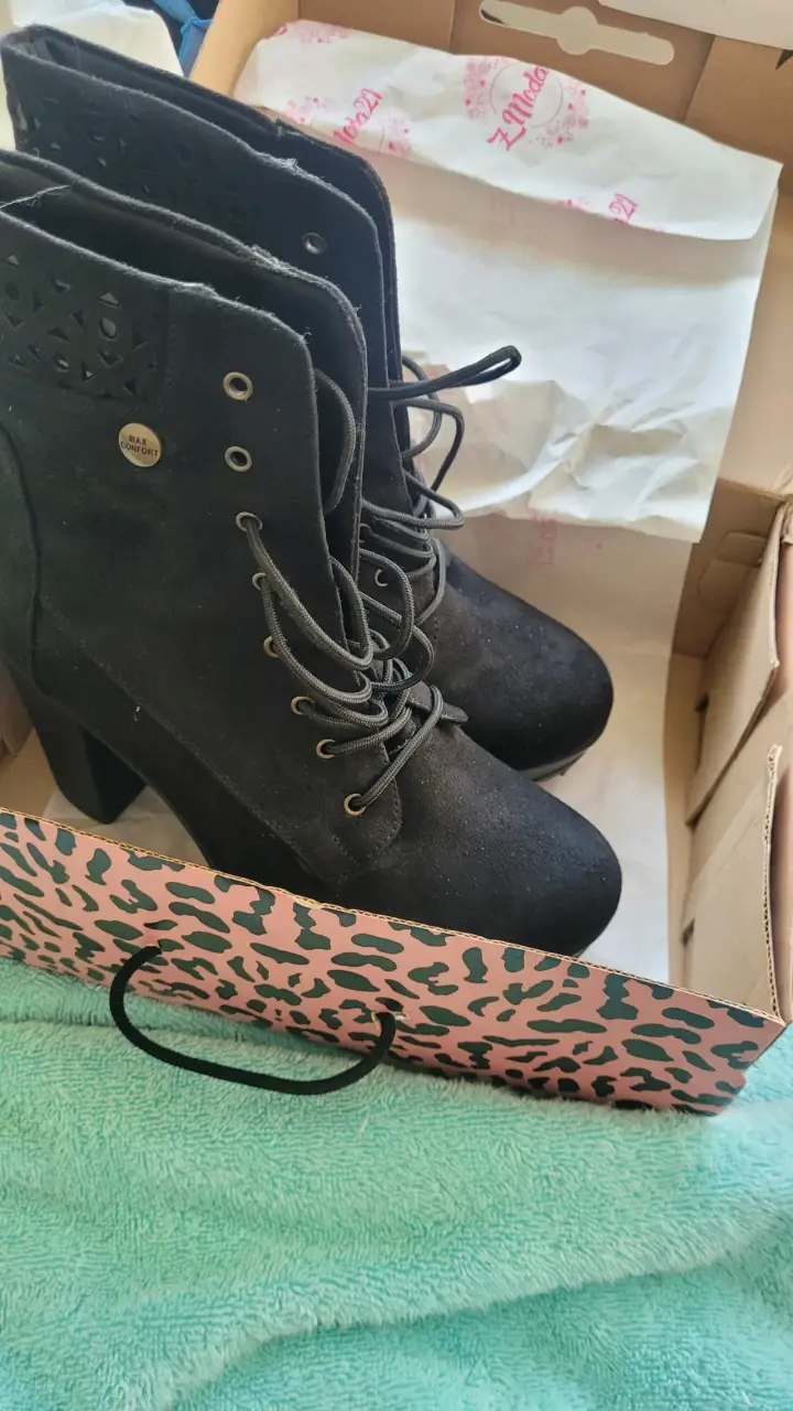 Botines negros con taco alto - 3