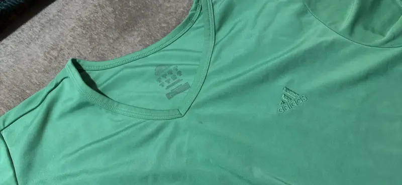 Polera verde deportiva Adidas - 2