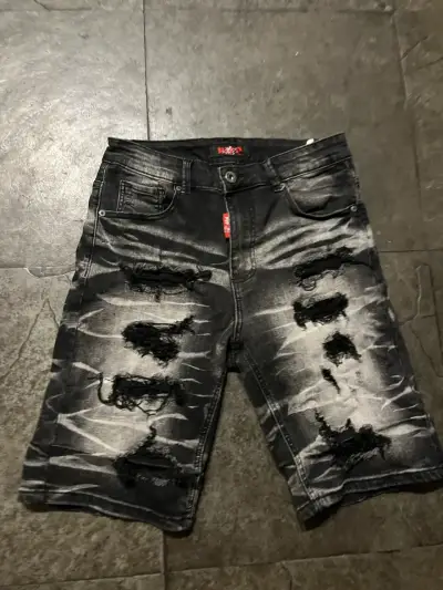 Shorts de jeans negros desgastados - miniatura 1