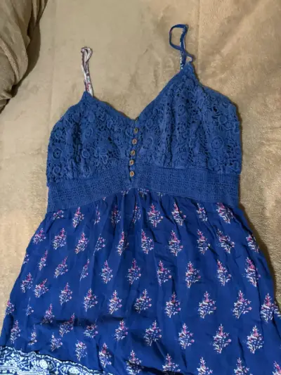Vestido azul con encaje floral talla L - miniatura 1
