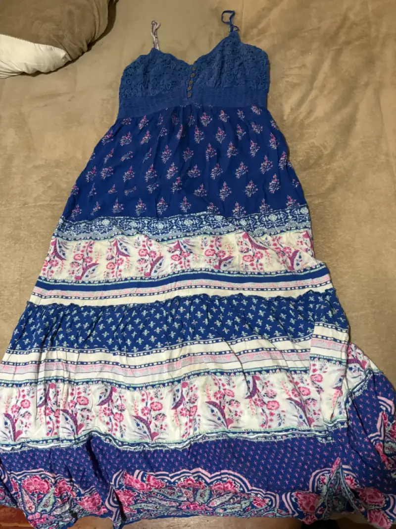 Vestido azul con encaje floral talla L - 2