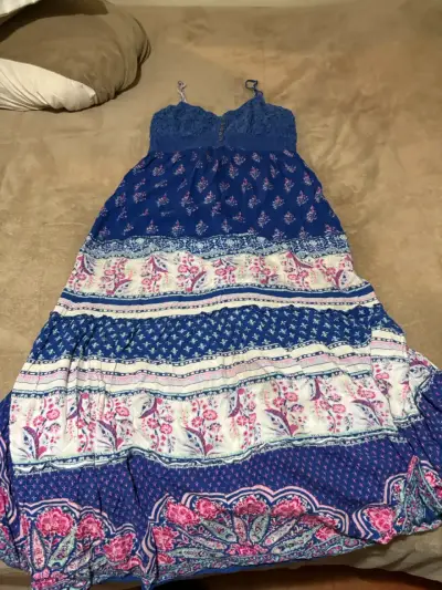 Vestido azul con encaje floral talla L - miniatura 3