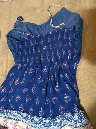 Vestido azul con encaje floral talla L - miniatura 4