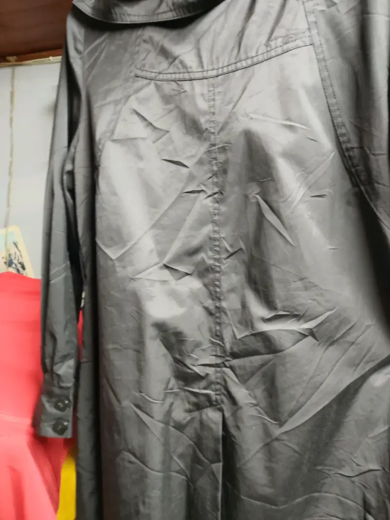 Parka negra con cierre frontal - 3