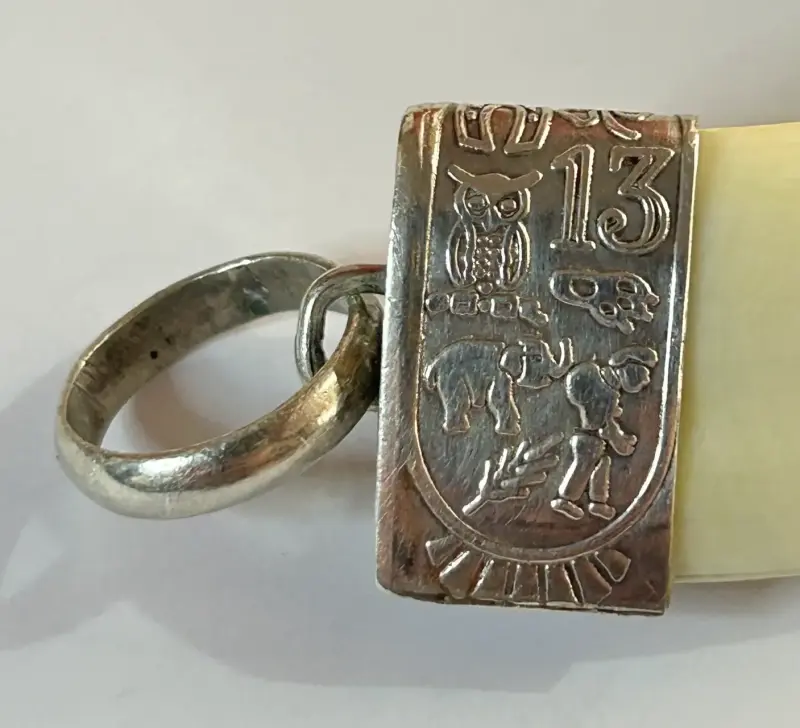 Colgante de colmillo con anillo - 5