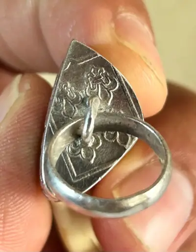 Colgante de colmillo con anillo - miniatura 6
