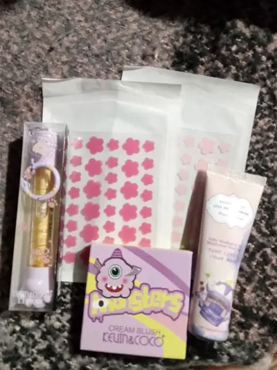 Set de cosméticos variados - miniatura 2
