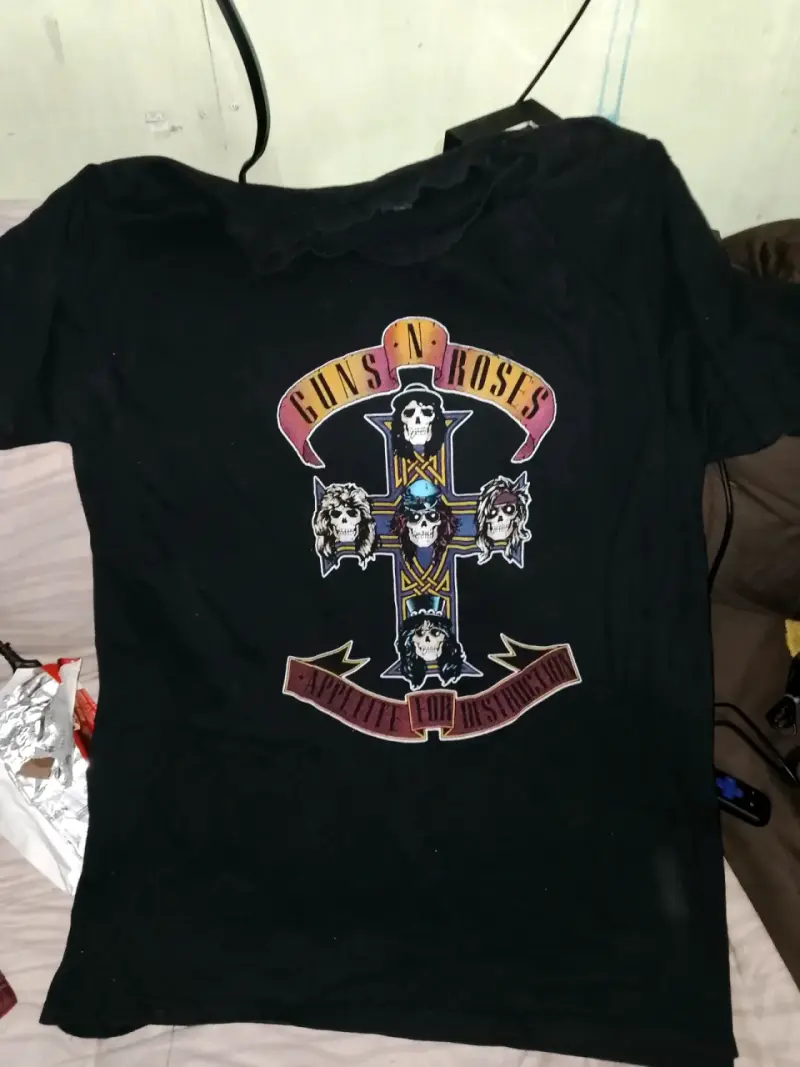 Polera negra metal - 2