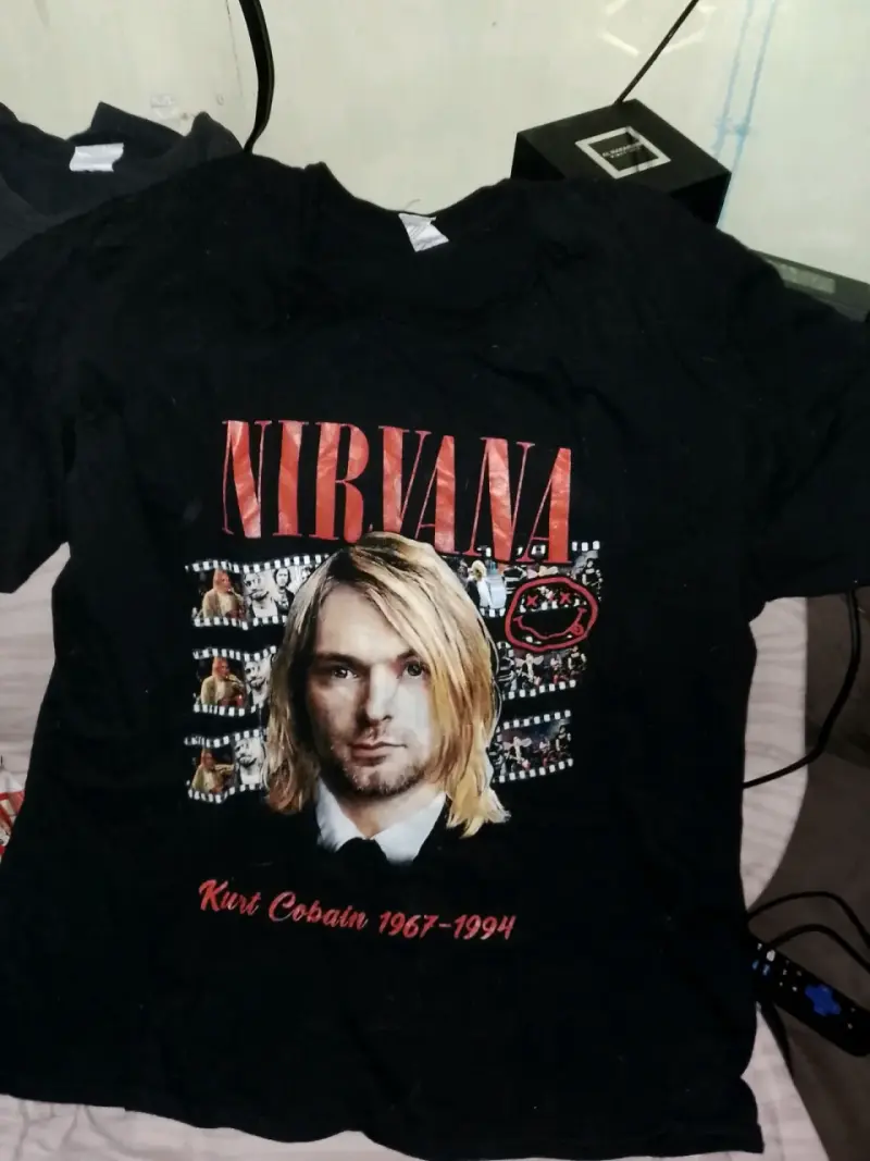 Polera negra metal - 4