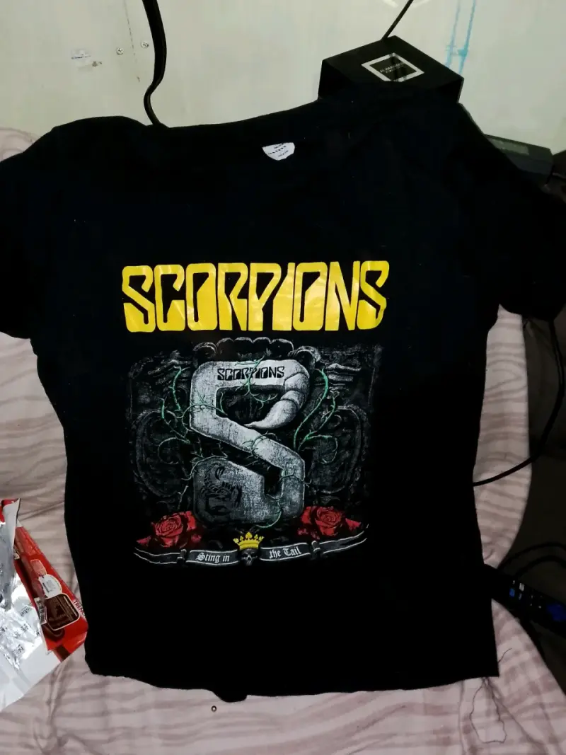 Polera negra metal - 6