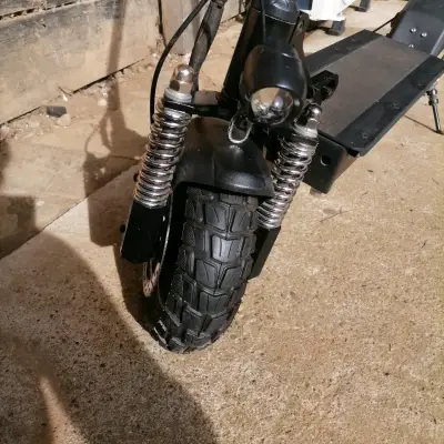 Scooter eléctrico negro - miniatura 2
