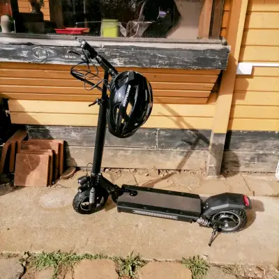 Scooter eléctrico negro - miniatura 3