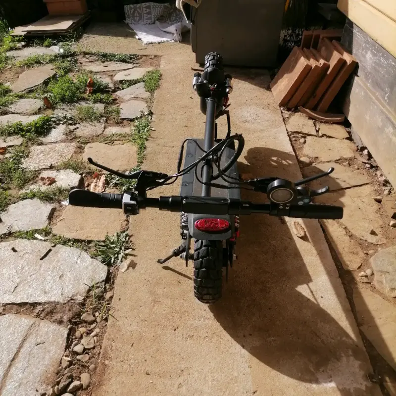 Scooter eléctrico negro - 4